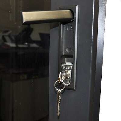 Шкаф напольный 19" чёрный 38U, стеклянная дверь, ширина 600 мм, глубина 1000 мм Шкаф напольный 19" чёрный 38U, стеклянная дверь, ширина 600 мм, глубина 1000 мм