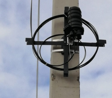 Устройство для подвеса муфт и запаса кабеля с площадкой Устройство для подвеса муфт и запаса кабеля с площадкой